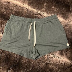 Vuori Halo Performance Women’s Shorts - Medium - 2 inch